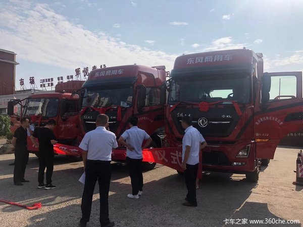 汉中鑫诚东风天龙KL470马力轻盈版燃气车交车仪式