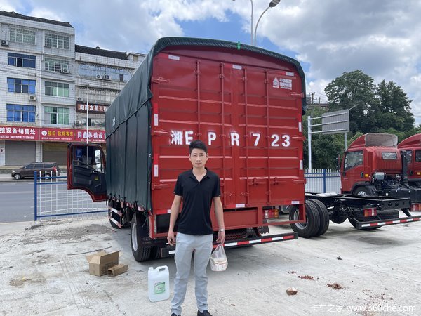 恭喜杨老板 喜提悍将潍柴160马力仓栅式运输车~