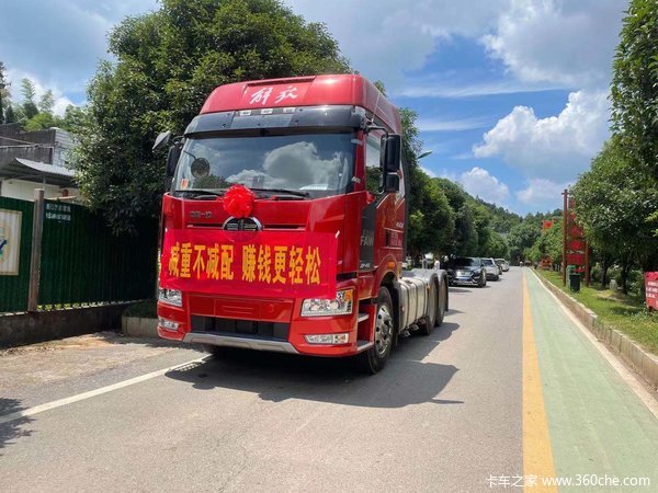 一汽解放牵引车产品推介会在长沙浏阳与客户交流愉快