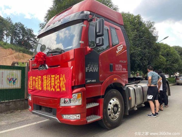 一汽解放牵引车产品推介会在长沙浏阳与客户交流愉快