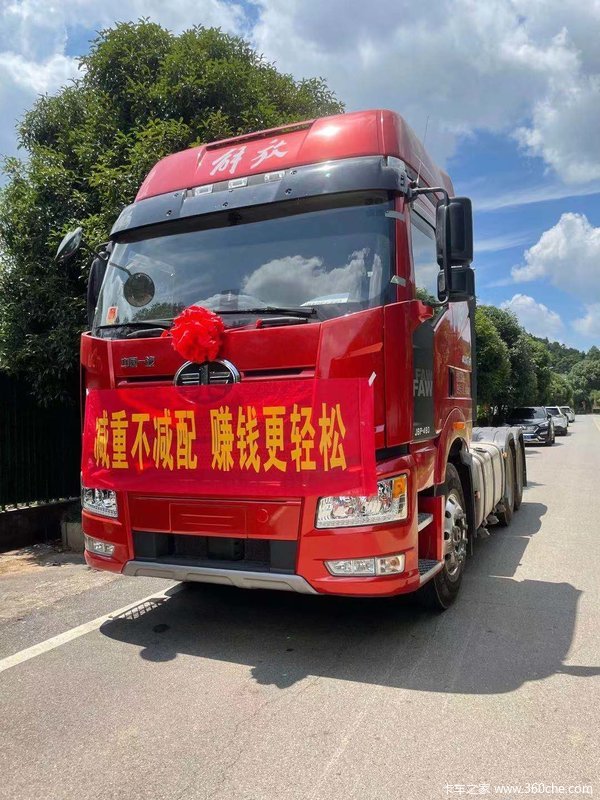 一汽解放牵引车产品推介会在长沙浏阳与客户交流愉快