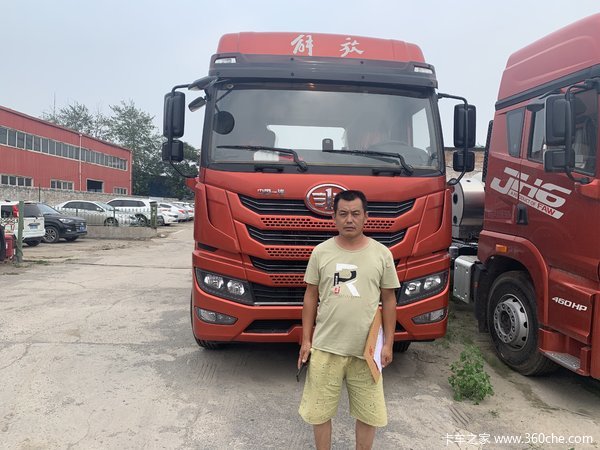 恭喜赵先生喜提悍V牵引车一台!祝生意兴隆,财源滚滚!
