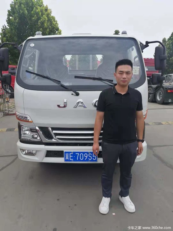 1台骏铃V5载货车成功交付客户-新东胜