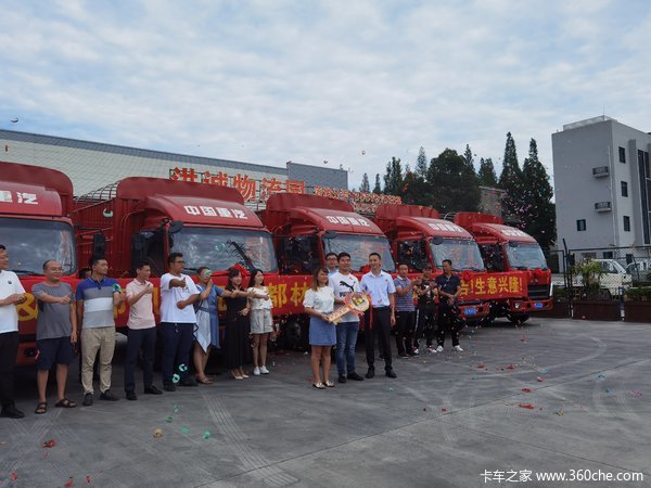 �ɶ�����HOWO�Ῠ��ͻ�������ʽԲ���ɹ����У�