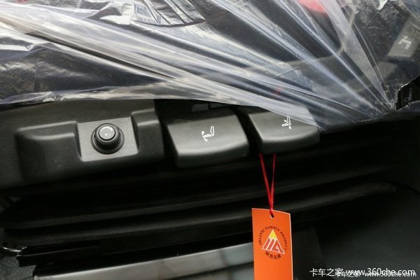 一汽解放出车 65周年厂庆感恩回馈月濮阳市天亿解放J6P院内现车