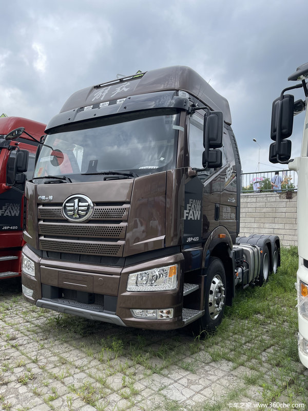 2020款，J6P,420马力质惠版，危化品牵引车到货