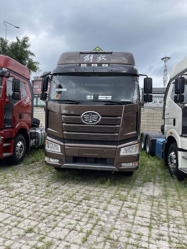 2020款，J6P,420马力质惠版，危化品牵引车到货