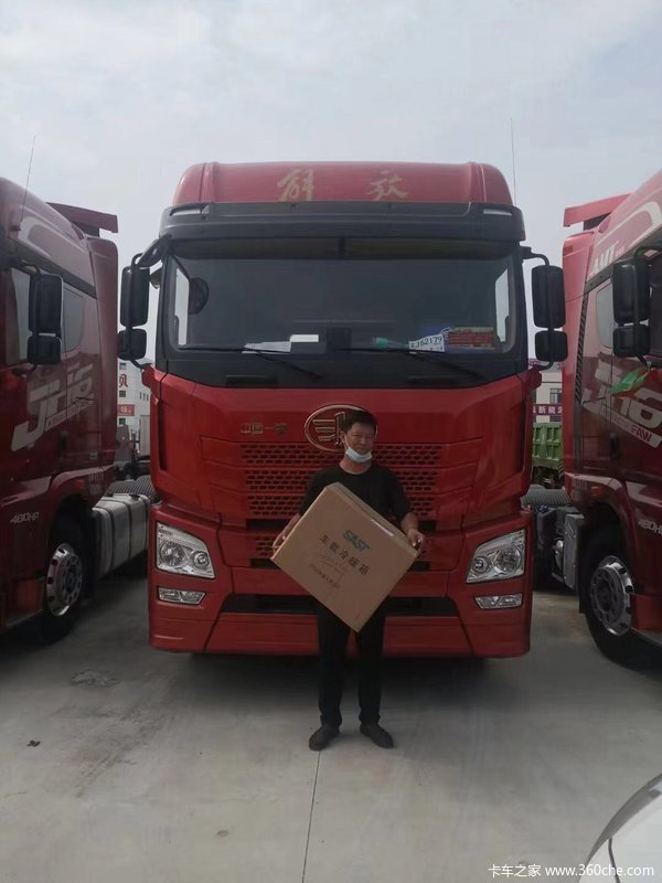 盐城佳运:恭喜两位老板喜提新车 马达一响 黄金万两!
