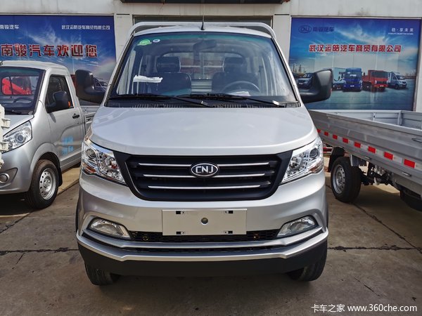 南骏瑞帅单排微卡搭载18l排量五菱柳机发动机34米货箱