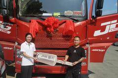 恭喜刘老板 喜提解放JH6-460马力载货车