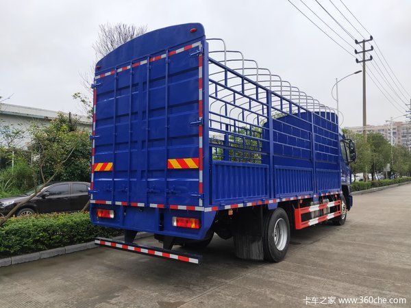 东风柳汽 乘龙H5中卡 260马力 4X2 6.8米仓栅式载货车