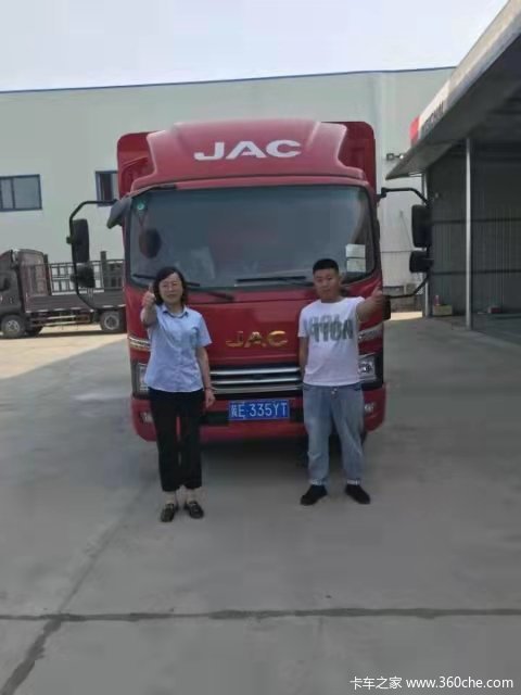 恭喜李老板 喜提骏铃V5载货车-新东胜汽贸