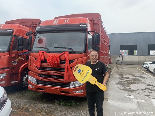 恭喜赵先生喜提龙VH载货车一台！祝喜提佳车，鹏程万里！
