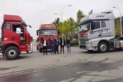 枣阳华越交车：一大两小，刚刚好！祝三位老板提车愉快发大财