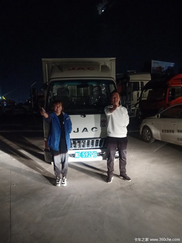 恭喜赵老板 喜提骏铃E3载货车-新东胜汽贸