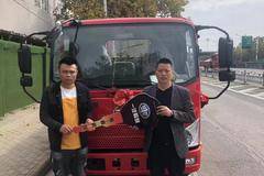 1台J6F载货车成功交付客户上门交车！！