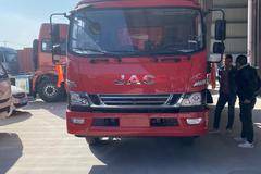 1台德沃斯V8载货车成功交付给客户曹老板