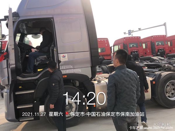 中国重汽豪沃TX牵引车大客户交车活动