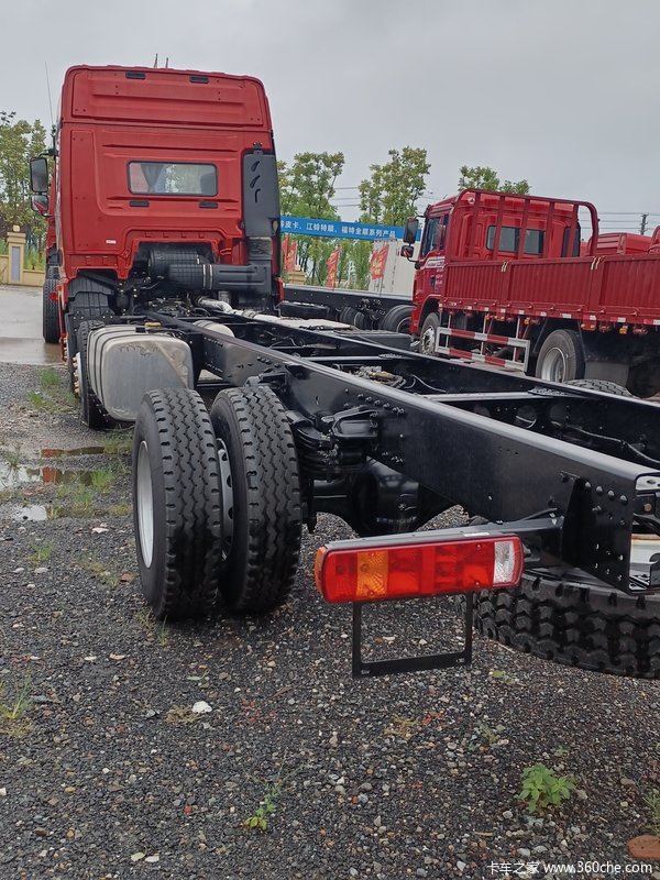 青岛解放前四后四JH6 9.5m载货车限时促销中 优惠1万