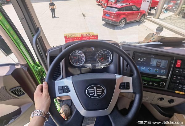 青岛解放 JH6重卡 领航版 350马力 8X4 5.6米自卸车(国六)