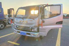 1台帅铃E中体载货车成功交付给客户王老板