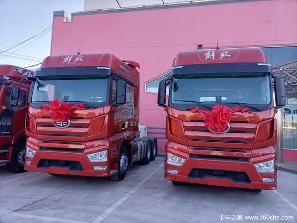 直降2.3万 中冀解放J7AMT550马力牵引车国五清仓中
