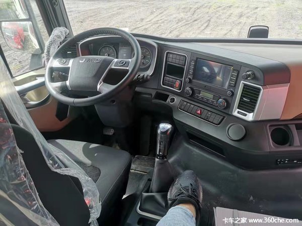 江淮格尔发a5x高顶双卧驾驶室搭载玉柴240马力78米厢式货车