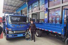 1台帅铃E中体载货车成功交付给客户许老板