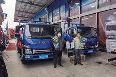 1台帅铃E中体载货车成功交付给客户许老板