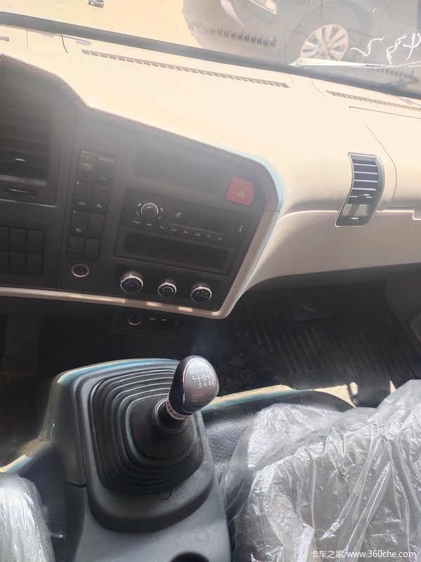 ����������������·�ϣ��¸�·�ϴ���ȥ����