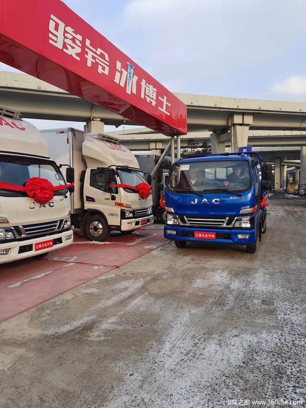 恭喜杜先生喜提爱车，V6-D25单排板车150马力