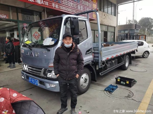 恭喜王老板 喜提骏铃V6载货车 祝生意兴隆