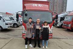 湖南航瑞3台时代领航载货车成功交付客户
