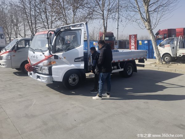 恭喜清丰县李老板 喜提骏铃载货车1台