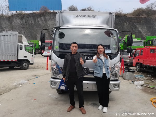 恭喜张老板喜提奥铃速运一台,车门一关,一路平安