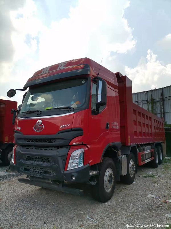 乘龙H7520马力8X4 8.2米自卸车煤炭建筑材料运输好帮手