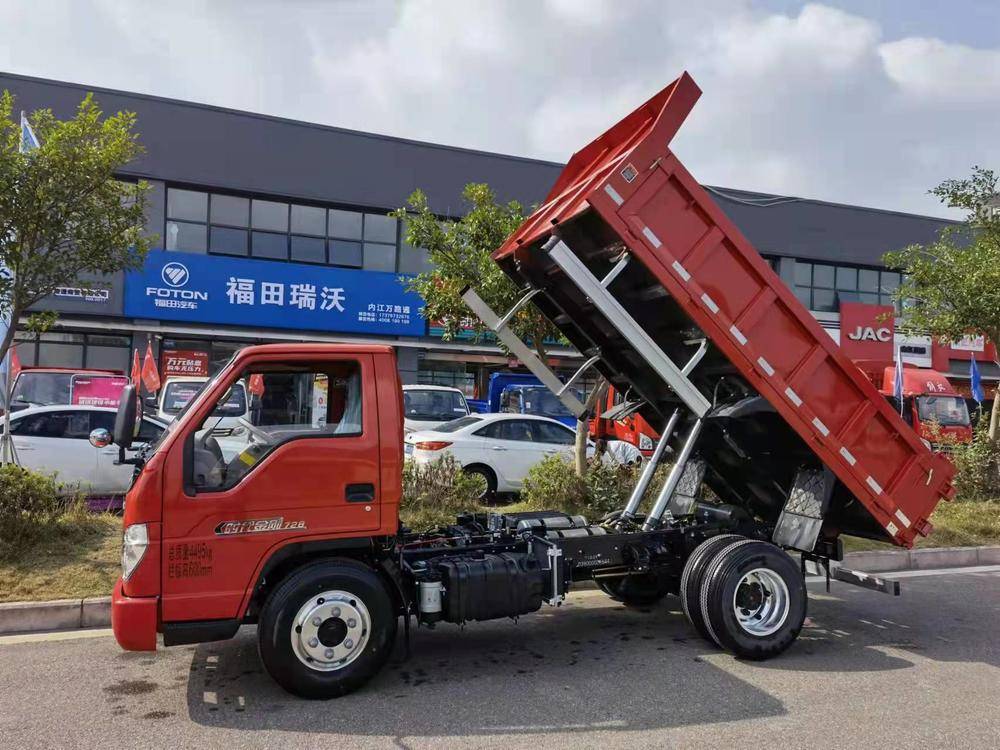 �ڽ���·ͨ��ó���޹�˾��һ������Ῠ��