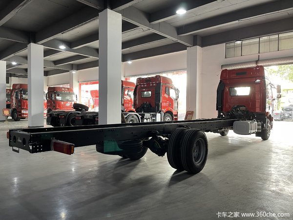 特价17.7W：解放 J6L 9.7米 240马 4X2 质惠版