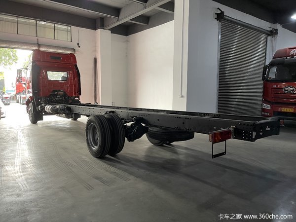 特价17.7W：解放 J6L 9.7米 240马 4X2 质惠版