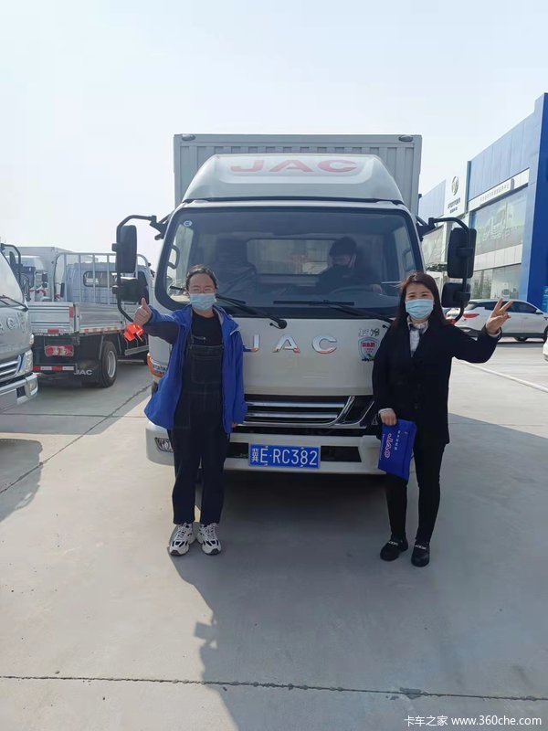 新东胜-恭喜郑老板 喜提骏铃V5载货车