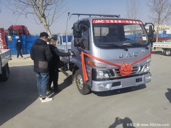 恭喜华龙区王先生 喜提骏铃V5载货车