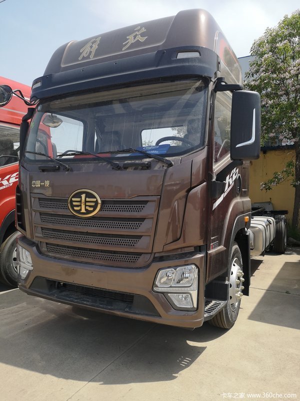 青岛解放jk6中卡领航版260马力4x2