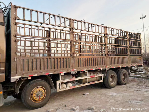 贷款回收解放JH6 500马力仓栅式运输车，低价出售