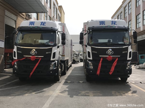 2台乘龙H7牵引车成功交付客户!!!