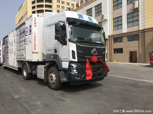 2台乘龙H7牵引车成功交付客户!!!