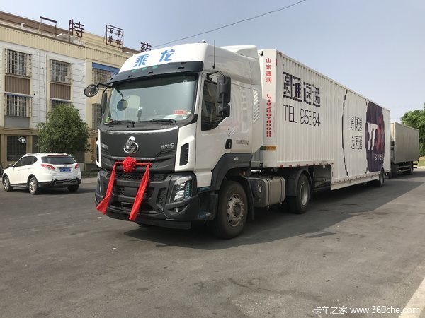 2台乘龙H7牵引车成功交付客户!!!