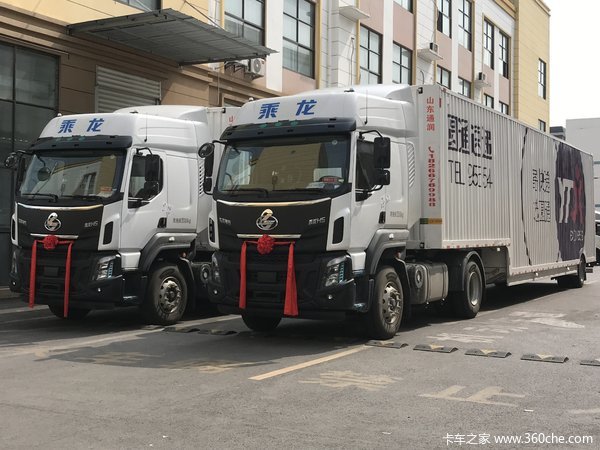 2台乘龙H7牵引车成功交付客户!!!