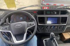 总质量14.06吨，825R20轮胎，300L铝合金油箱