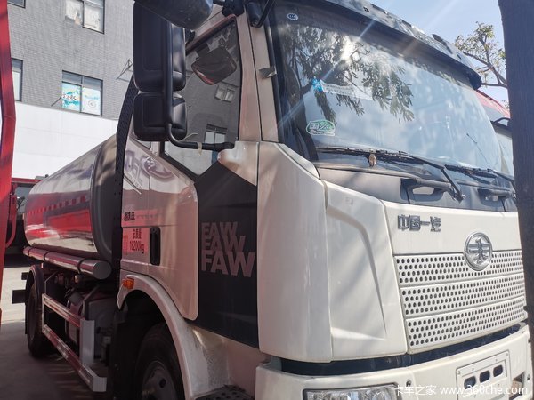 特价处理15.7万：国六解放 J6L 180马力 4X2 洒水车