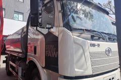 特价处理15.7万：国六解放 J6L 180马力 4X2 洒水车